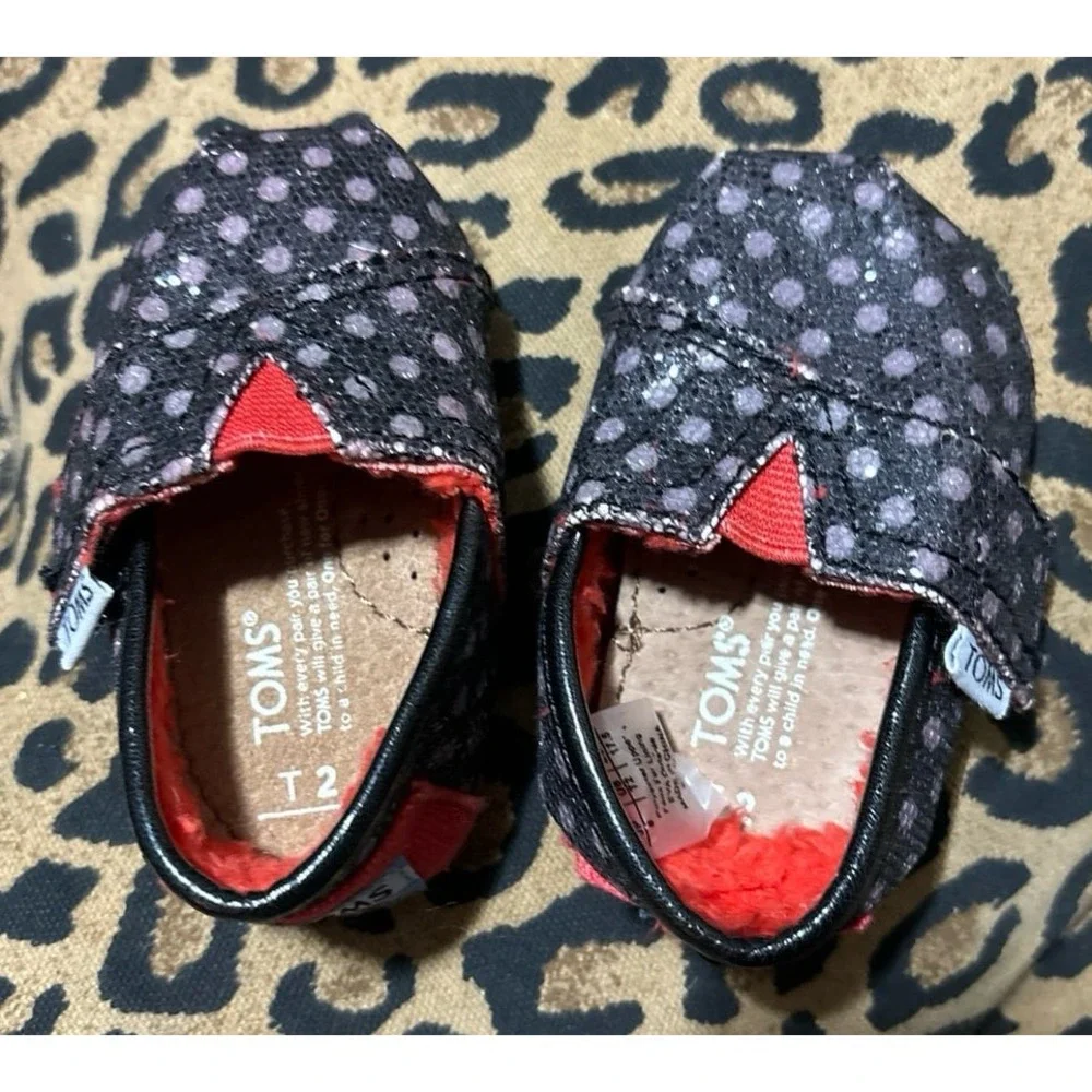 Toms navy blue